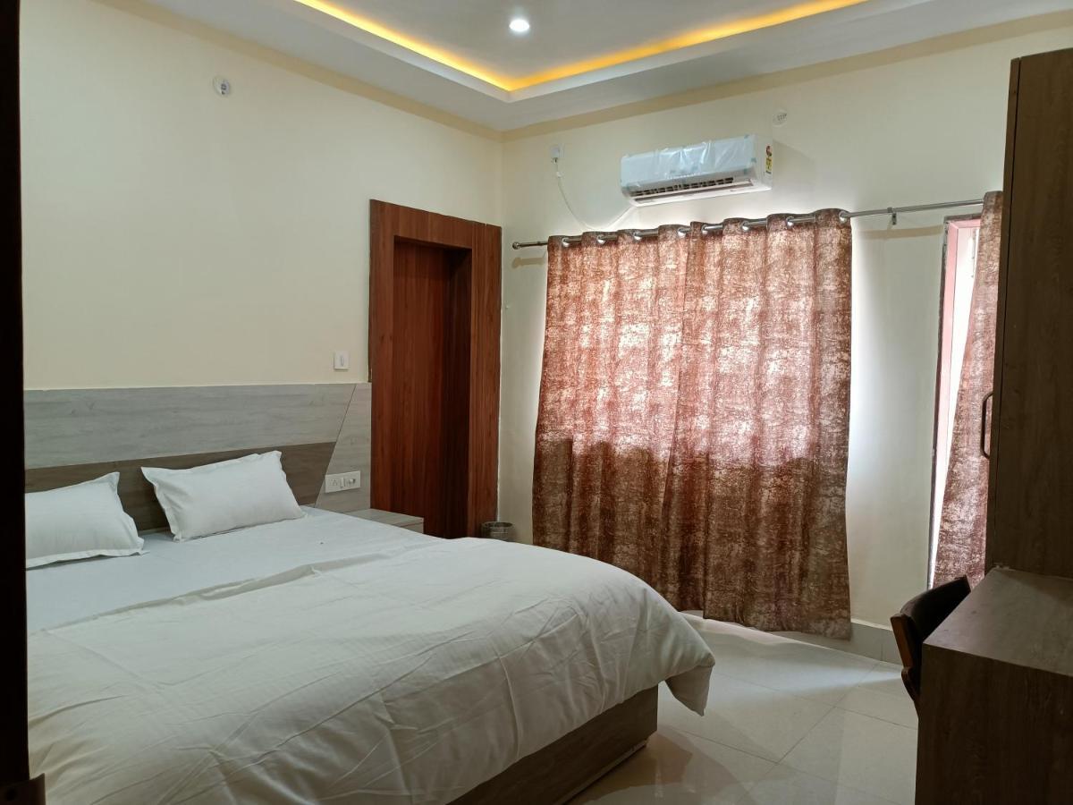 Hotel Rajwada Palace โอร์ชชา ภายนอก รูปภาพ