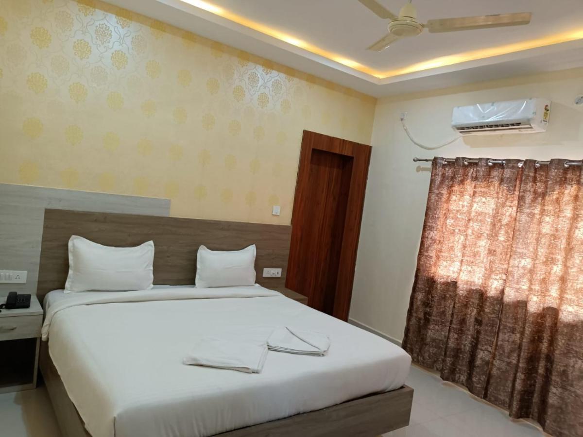 Hotel Rajwada Palace โอร์ชชา ภายนอก รูปภาพ