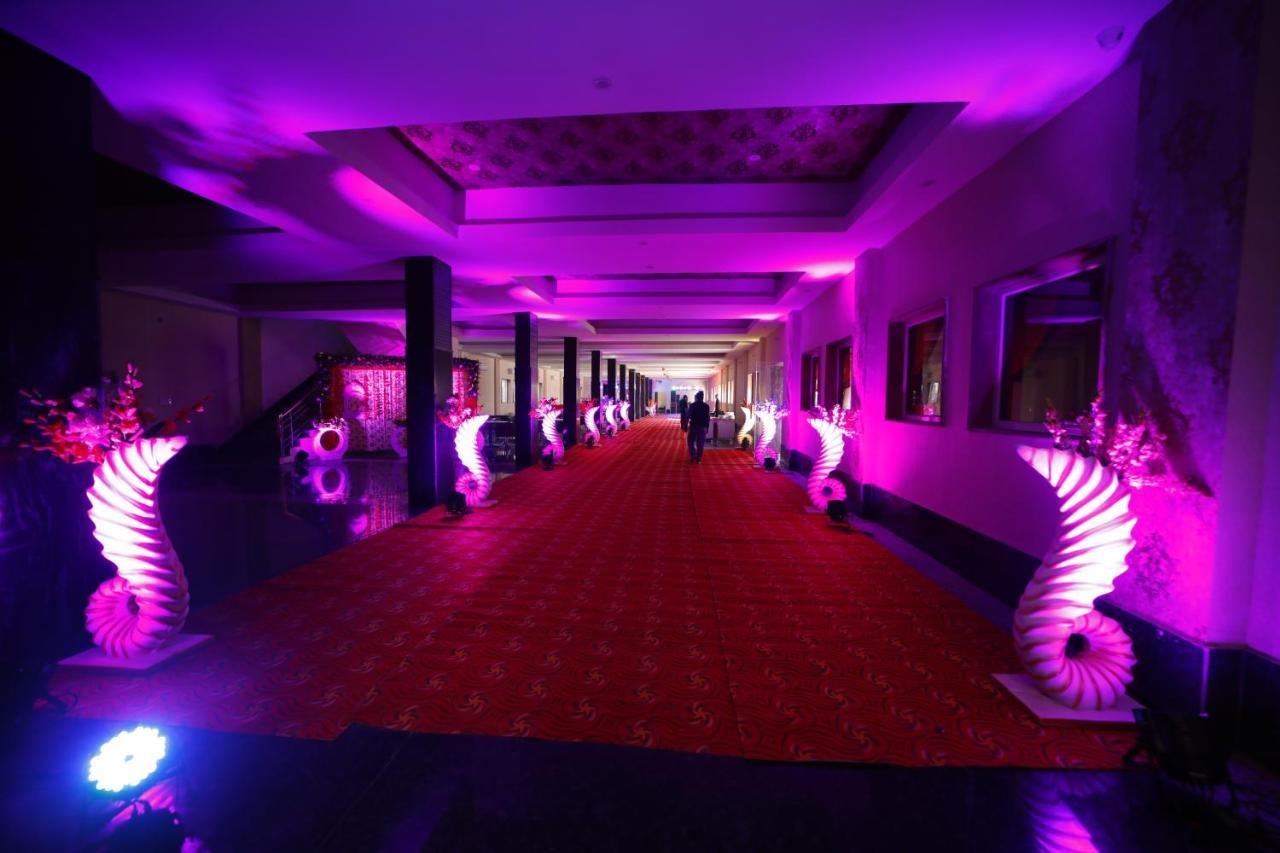 Hotel Rajwada Palace โอร์ชชา ภายนอก รูปภาพ